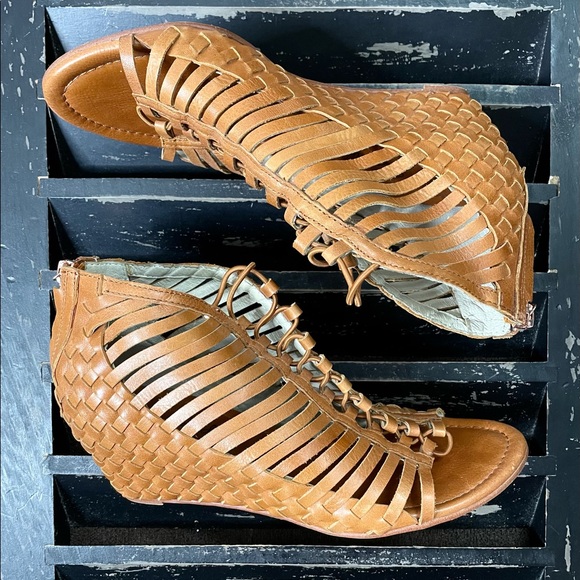 MEA SHADOW Edvige Veggie Leather Wedge Heel Sandal - Picture 2 of 12